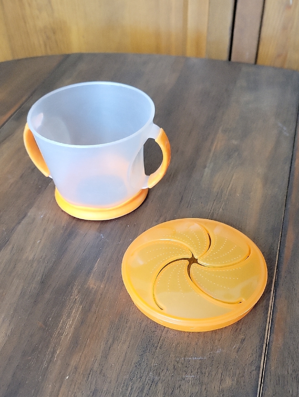 Munchkin Silicone Snack Bowl with Spill-Proof Lid